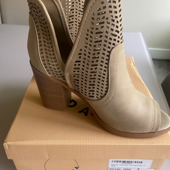 New in Box Soda Kathy Ankle Boots - Picture 5 of 9